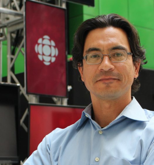 Duncan McCue, CBC journalist and the Ryerson School of Journalism’s Rogers Visiting Journalist, at CBC’s Toronto studio. Photo courtesy Jasmine Bala.