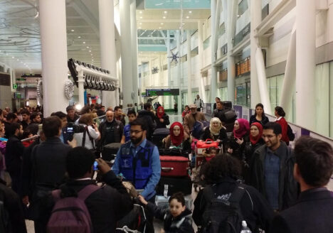 A family from Syria arrives in Toronto. Image courtesy of Domnic Santiago/CC BY 2.0.
