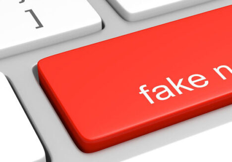 Intox de Michel Lemay et La collision des récits de Philippe de Grosbois. Deux points de vue de l’extérieur du métier sur la responsabilité des journalistes dans la désinformation