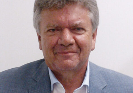 Paul Terrien, ancien journaliste du Droit d'Ottawa devenu rédacteur de discours pour le premier ministre canadien Stephen Harper est décédé, selon plusieurs ex-collègues de l’ex-reporter.