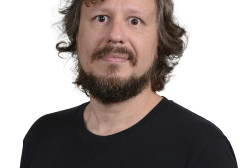 En créant la Chaire de journalisme scientifique Bell en 2001 grâce à un don d’un million de dollars, l’Université Laval lançait bien avant l’électrochoc pandémique une première réflexion élaborée sur la question au Québec. Son premier titulaire, Jean-Marc Fleury, allait lui donner une envergure planétaire.