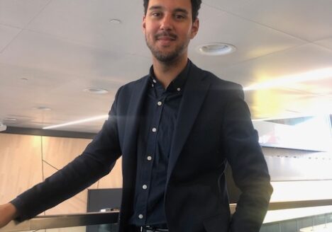 Le journaliste Sébastien Desrosiers de Radio-Canada est en communion avec Albert Camus pour qui « la profession de journaliste est une des plus belles que je connaisse. Un portrait de Antoine Char pour Projet J.