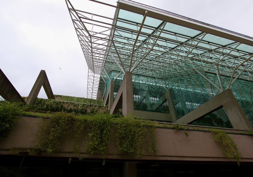 Sloping green roof, BC Supreme Court Building